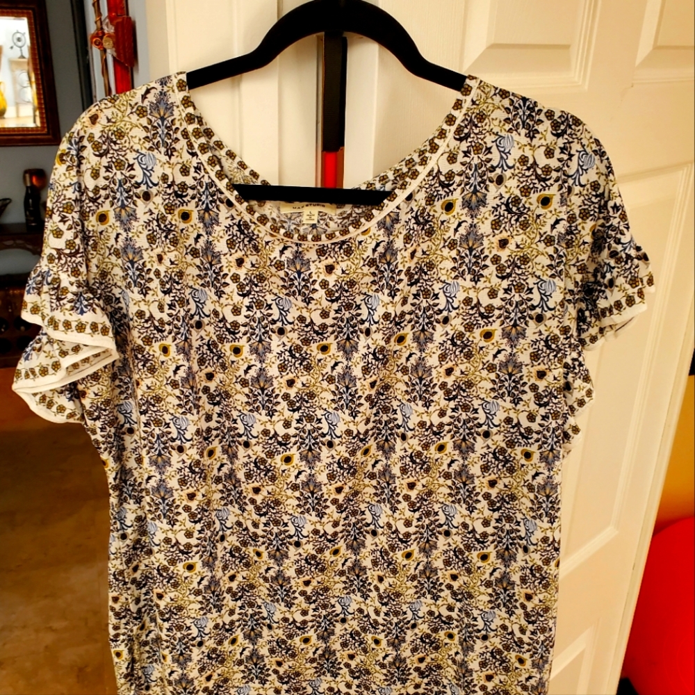 Flowerful Top - Picture 3 of 7